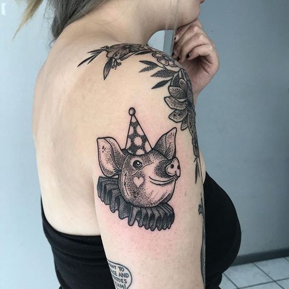 Tatuaje de cerdo de cumplea帽os