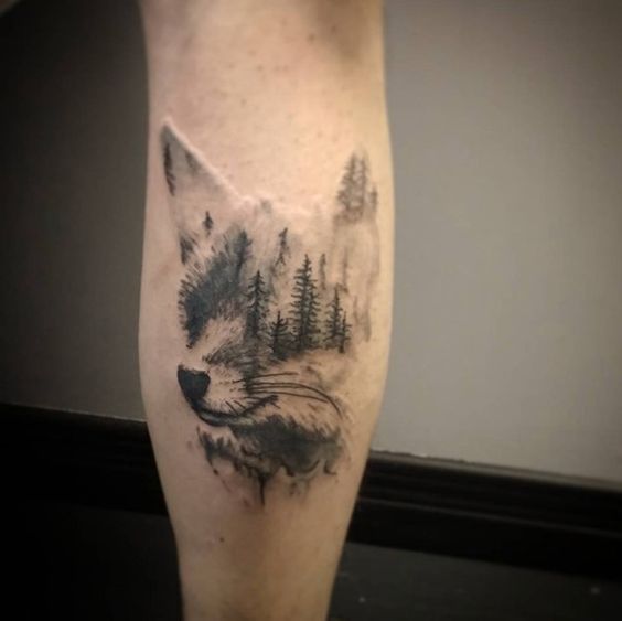 Tatuaje de zorro negro con bosque dentro