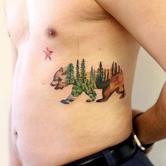 Tatuaje de oso grizzly de California en la caja torácica izquierda