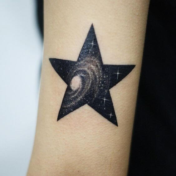 Tatuaje de la estrella de la galaxia