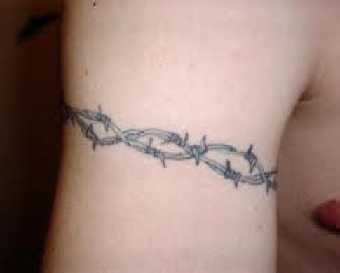 Tatuaje de alambre de púas 144