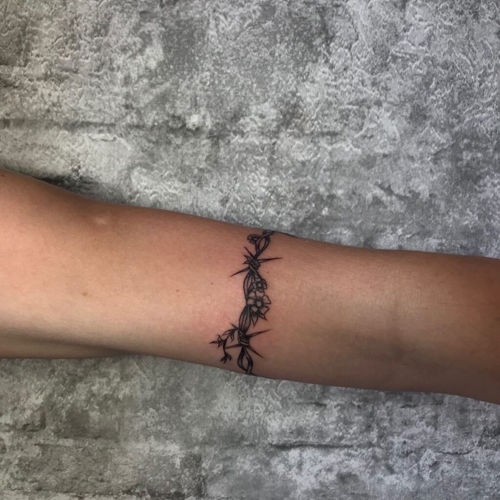 Tatuaje de alambre de púas 176