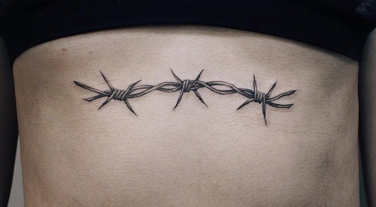 Tatuaje de alambre de púas 61