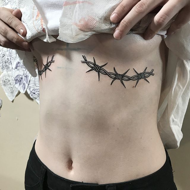 Tatuaje de alambre de púas 97