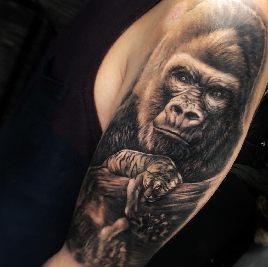 Gorila tatuajes 150