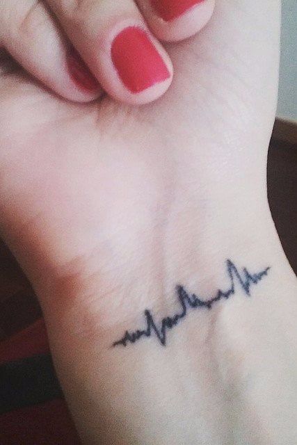Tatuaje de latido del corazón 23