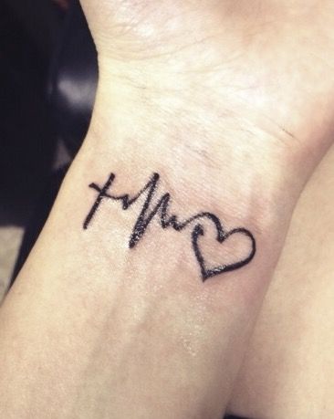 Tatuaje de latidos del corazón 93