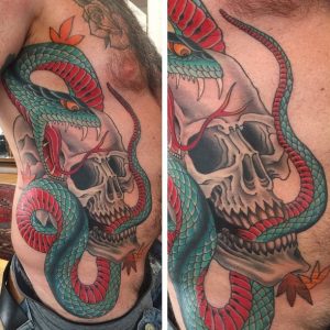 Tatuaje japonés de calavera y serpiente