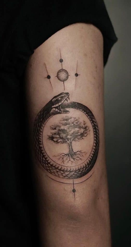 Tatuaje del árbol de la vida de Ouroboros
