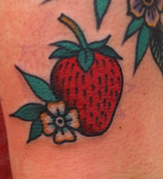 Tatuajes de fresas 33
