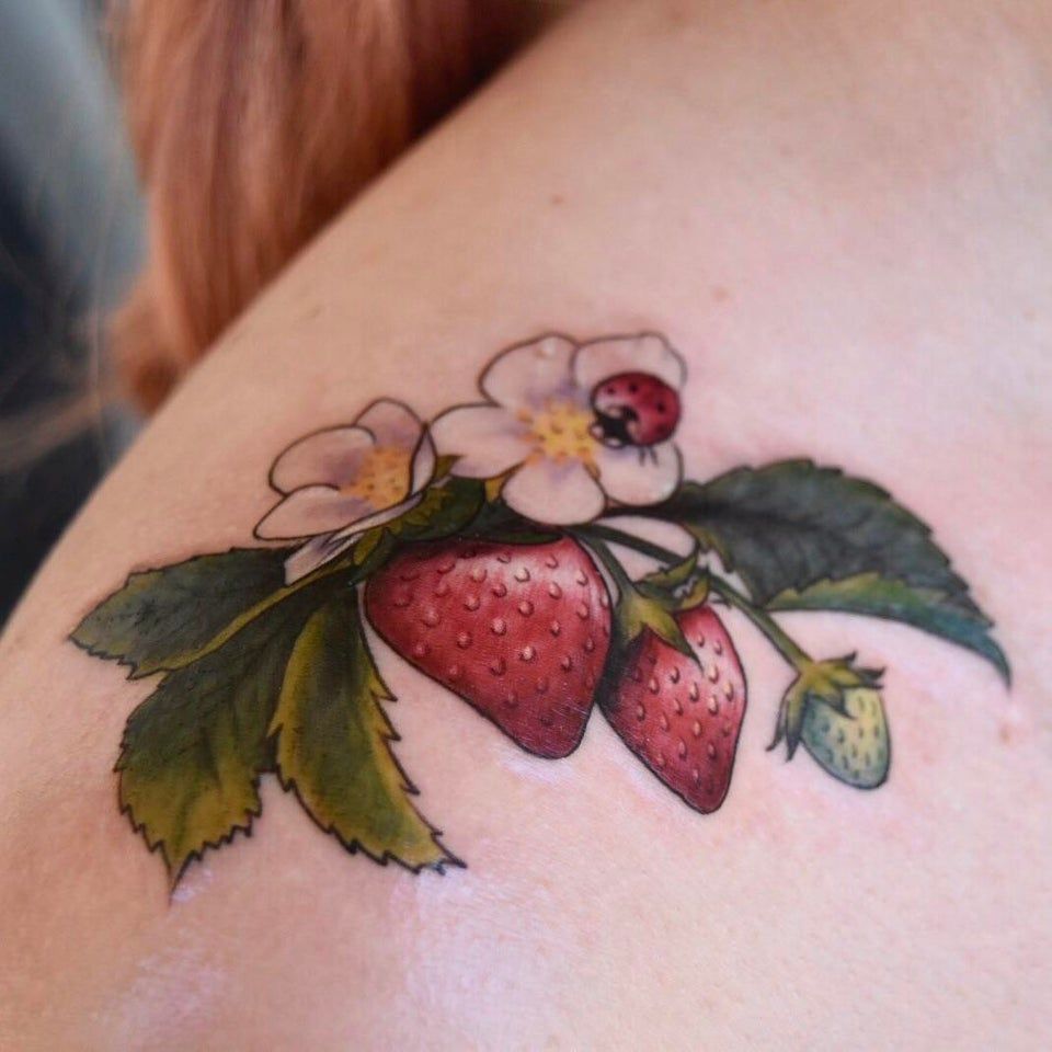 tatuajes de fresas 69