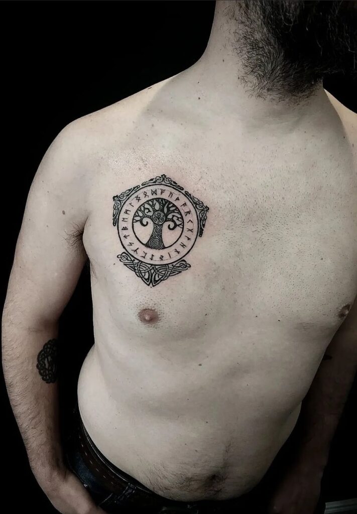 Tatuaje de árbol nórdico