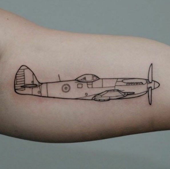 Tatuaje de aviación 110