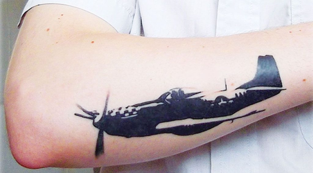 Tatuaje de aviación 74