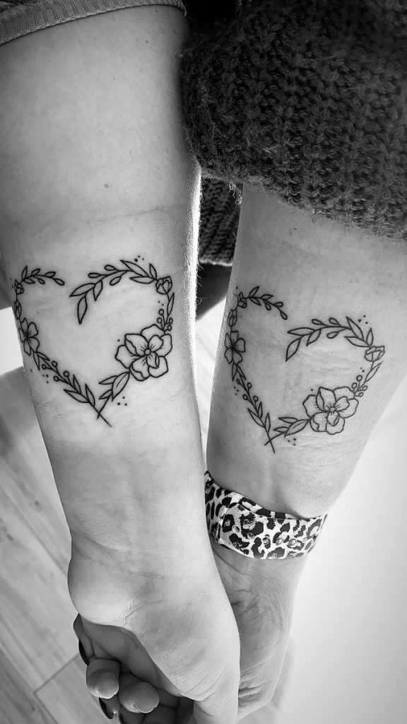 Tatuajes de tía y sobrina 113