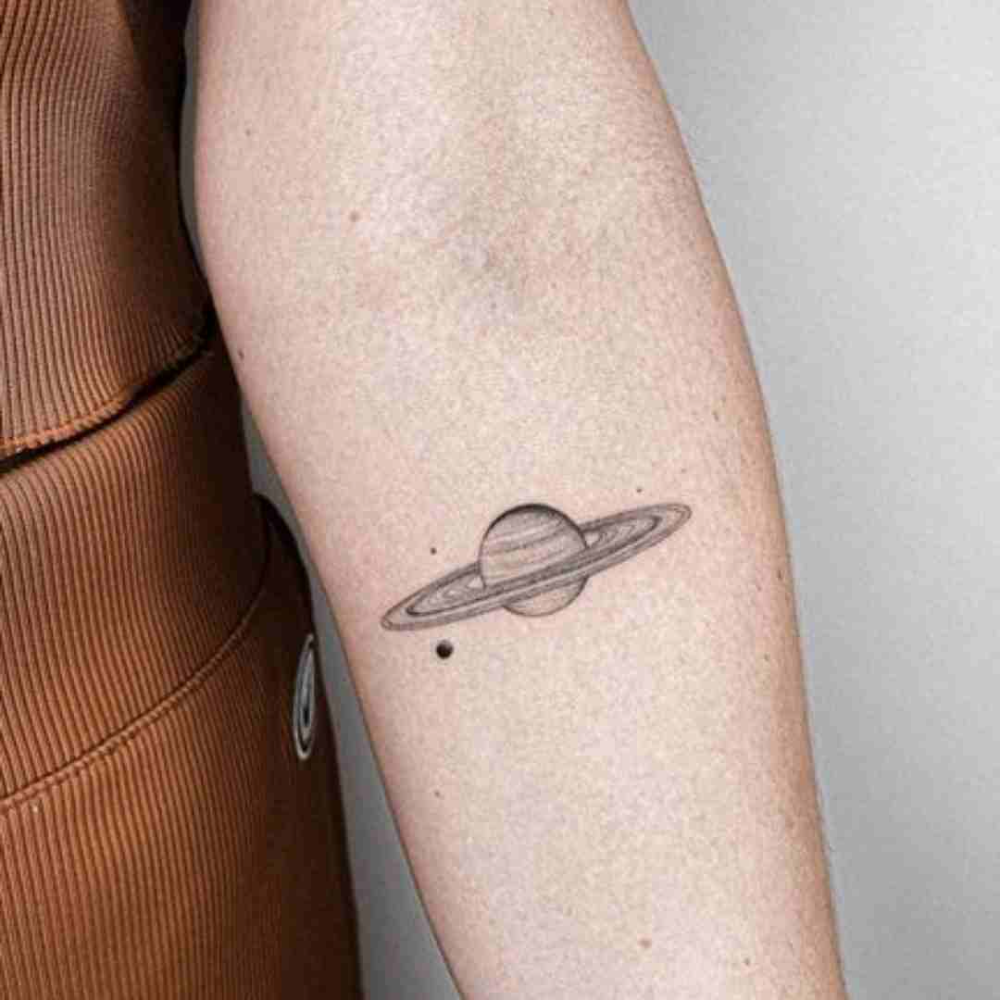 Saturno tatuajes 11