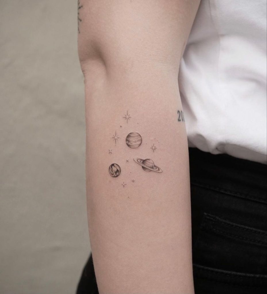 Saturno tatuajes 112