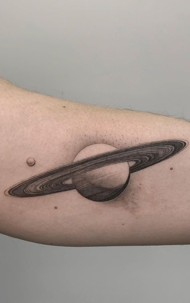 Saturno tatuajes 123