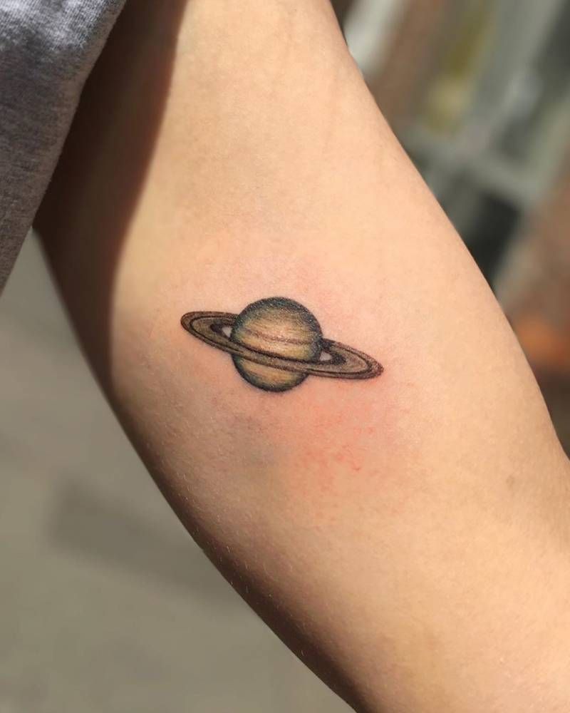 Saturno tatuajes 15