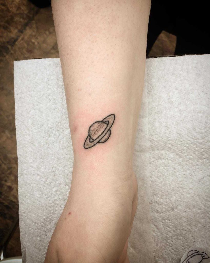 Saturno tatuajes 160