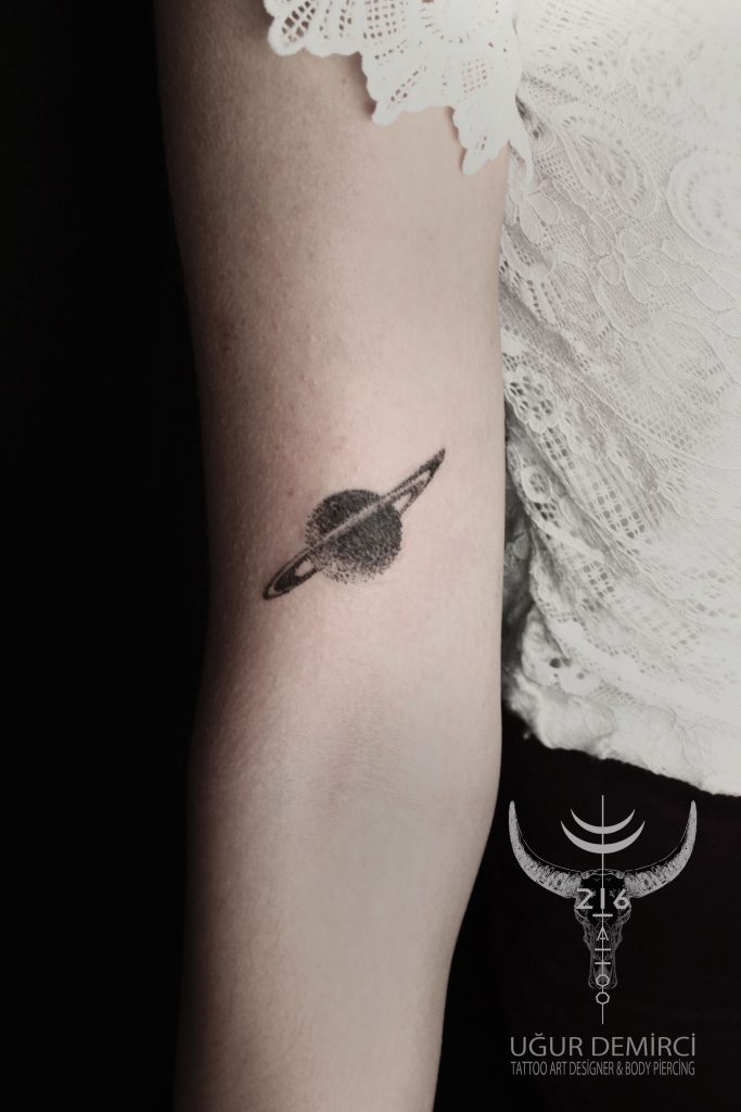 Saturno tatuajes 207