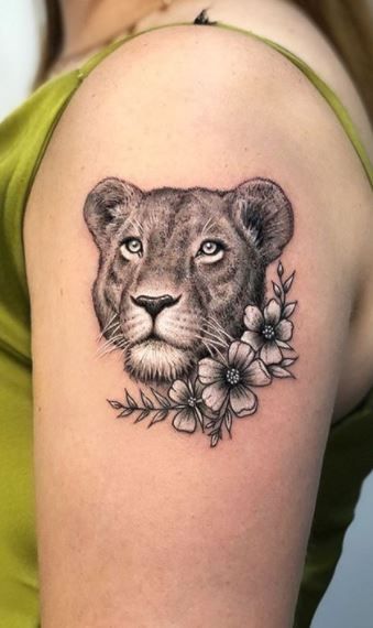 Tatuaje de leona 13