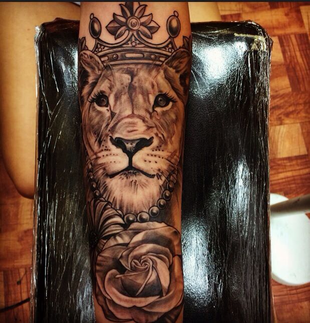 Tatuaje de leona 179