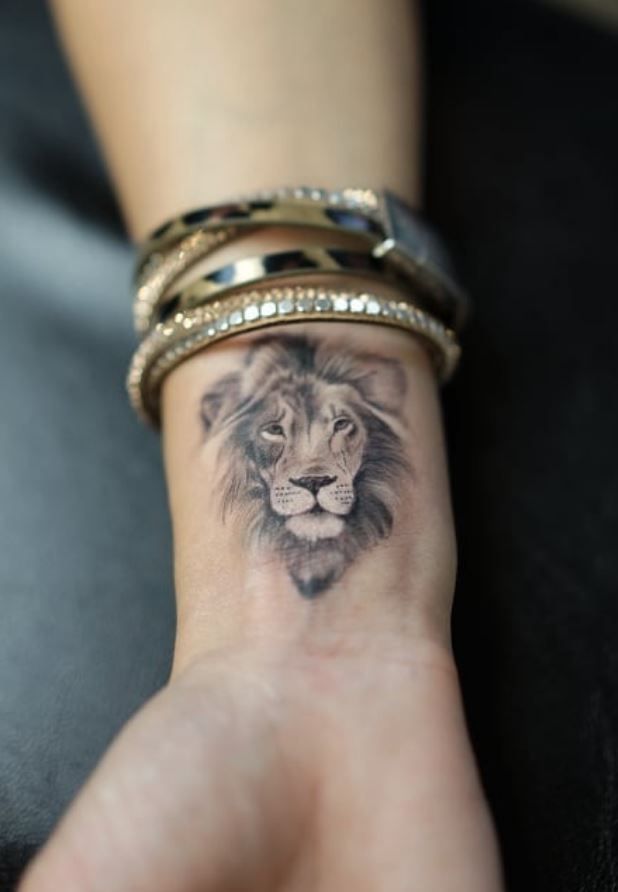 Tatuaje de leona 32