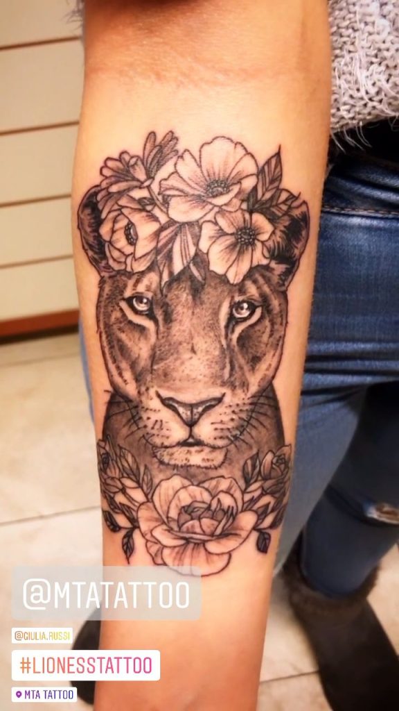 Tatuaje de leona 41