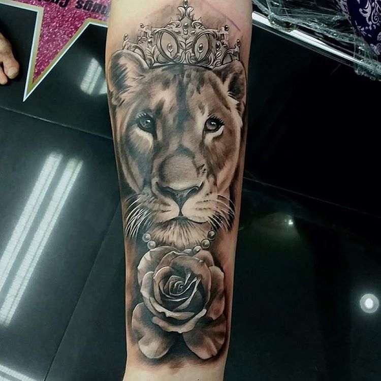 Tatuaje de leona 65
