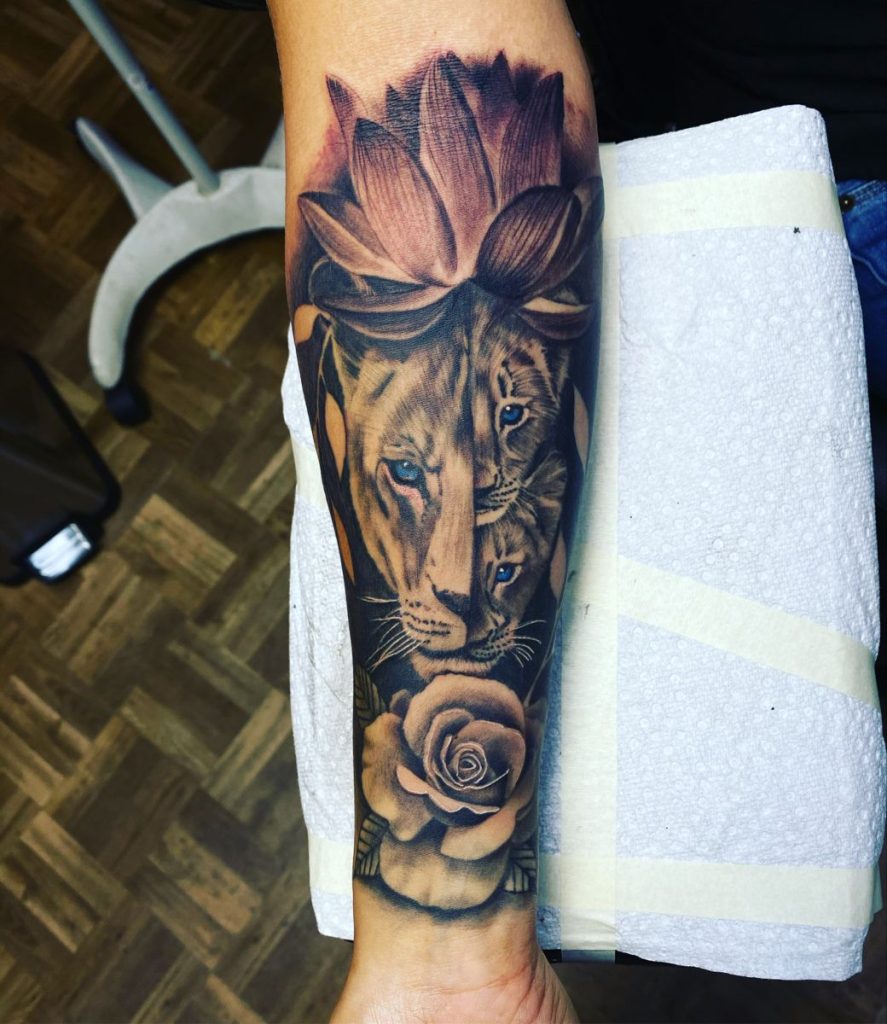 Tatuaje de leona 79