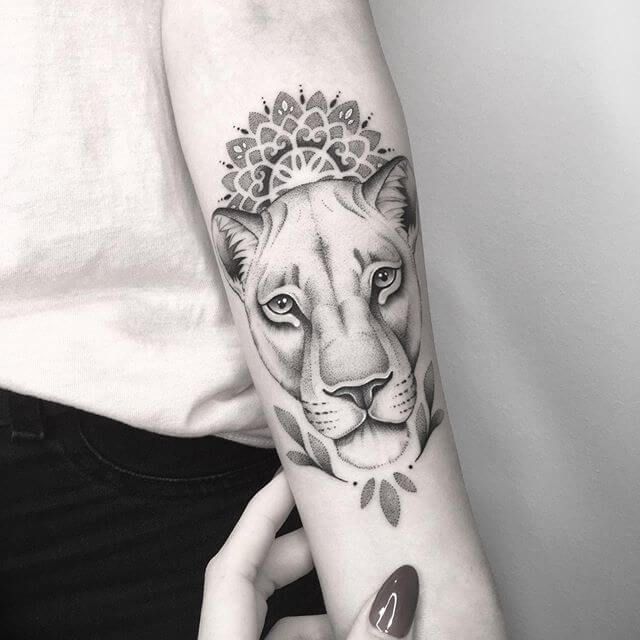 tatuaje de leona 82