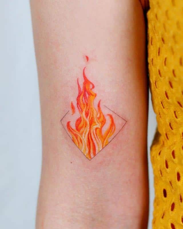 Tatuaje de llama 204