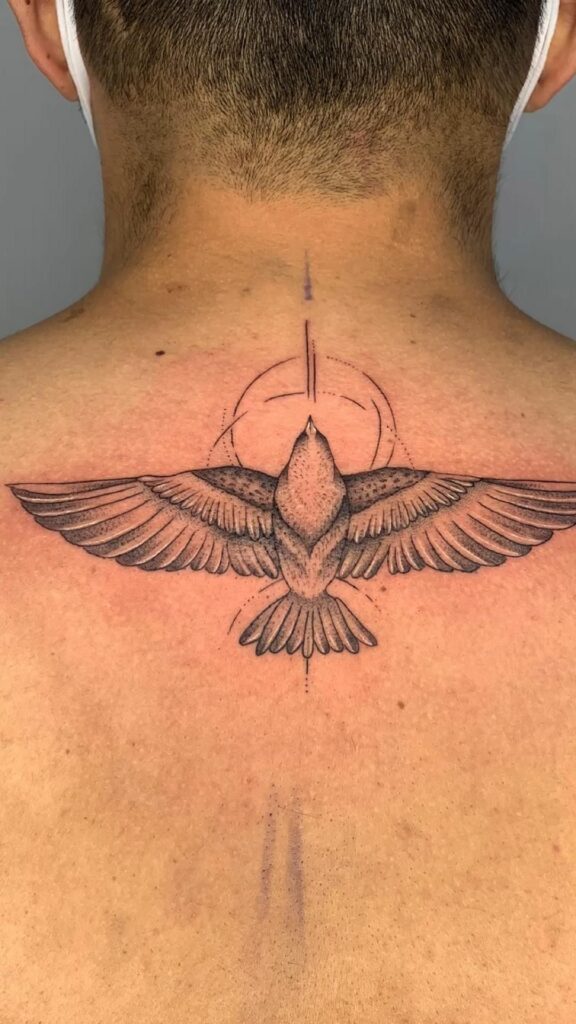 Tatuaje de halcón 111