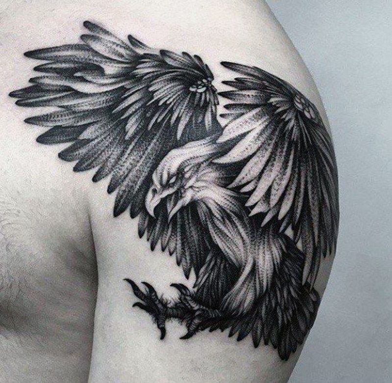 Tatuaje de halcón 124