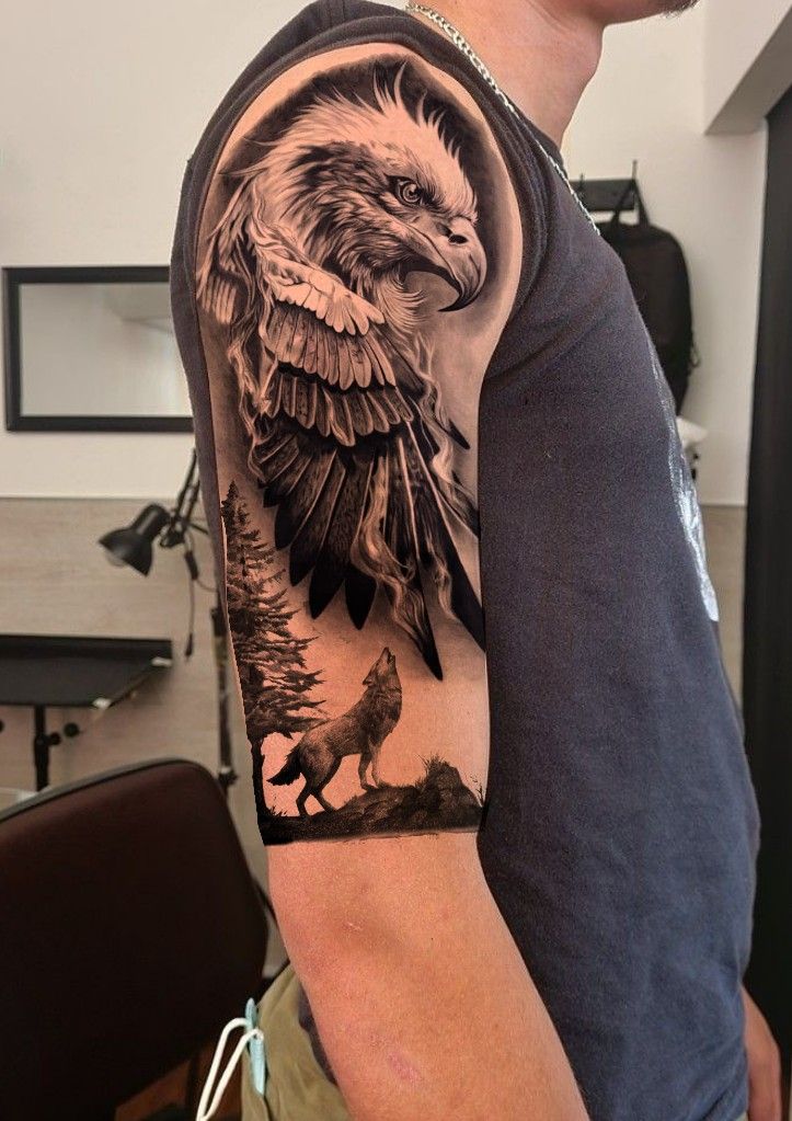 Tatuaje de halcón 146