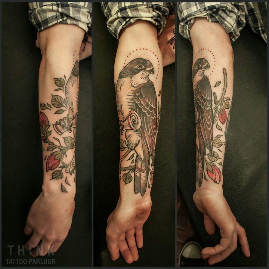 Tatuaje de halcón 159
