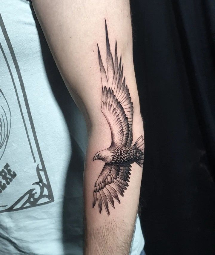 Tatuaje de halcón 164