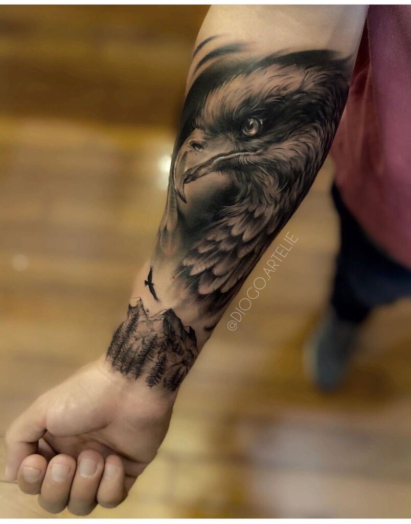 Tatuaje de halcón 171