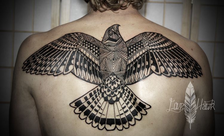 Tatuaje de halcón 174