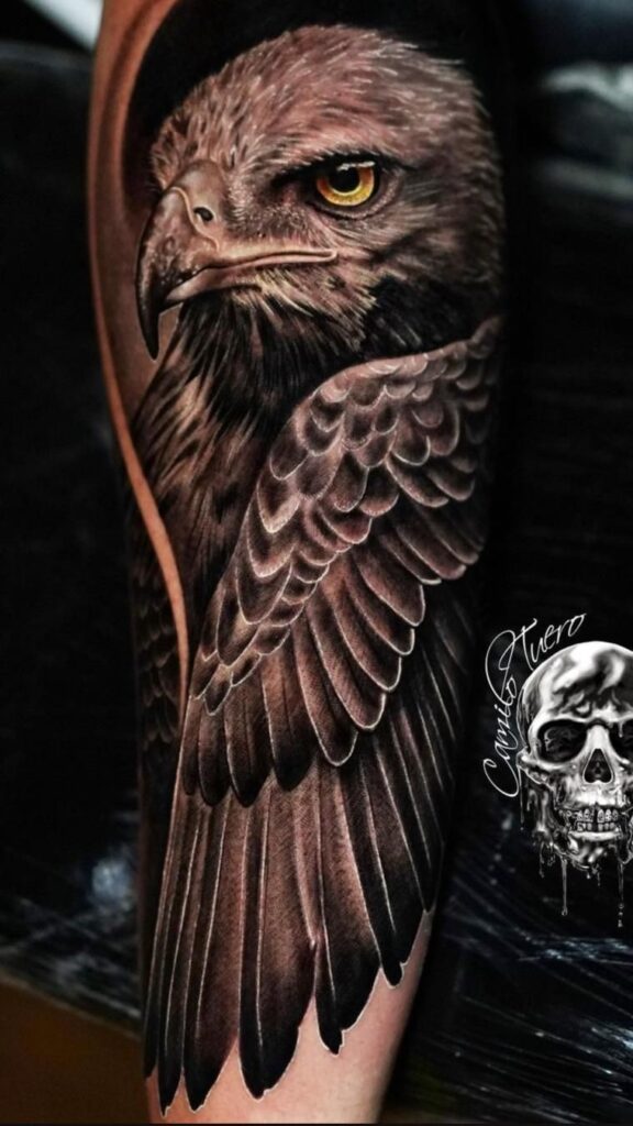 Tatuaje de halcón 179