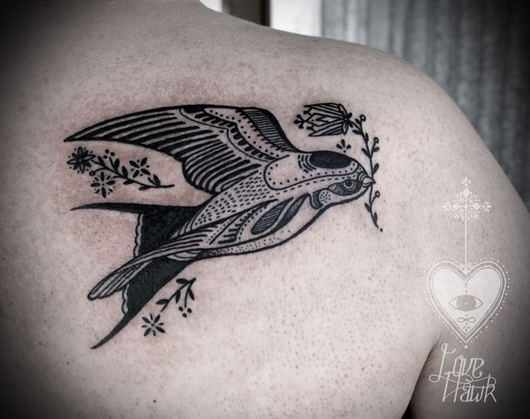 Tatuaje de halcón 185