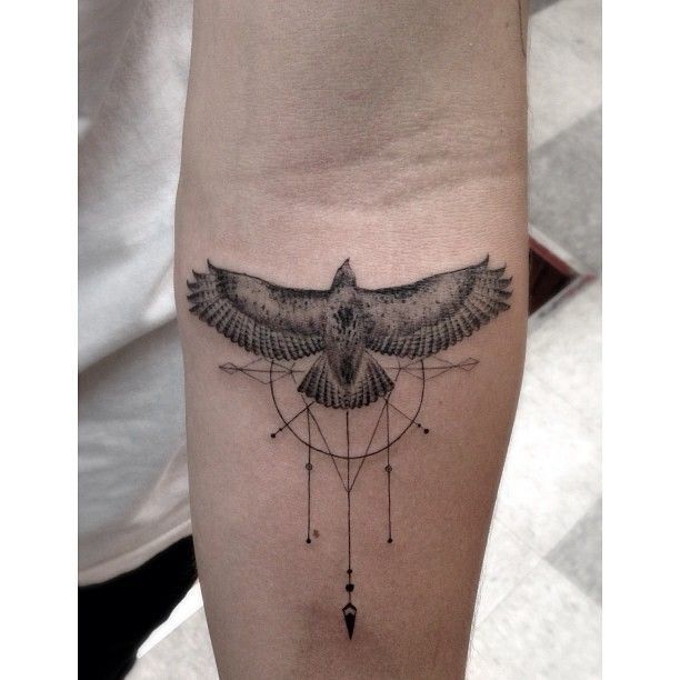 Tatuaje de halcón 199