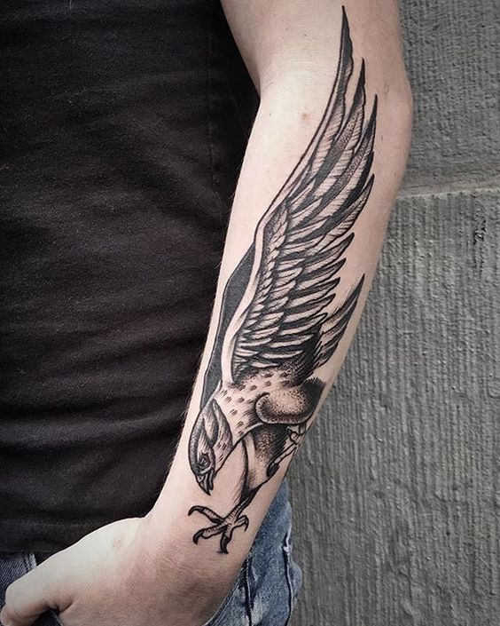 Tatuaje de halcón 40