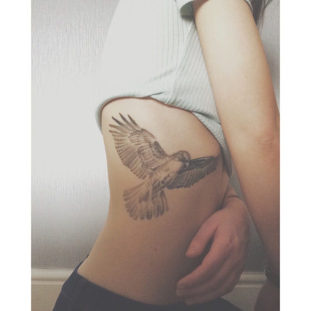 Tatuaje de halcón 45