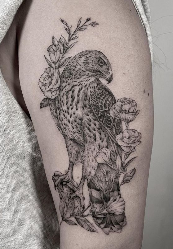 Tatuaje de halcón 55