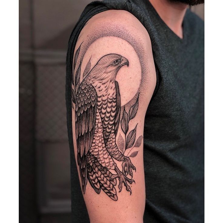 Tatuaje de halcón 57
