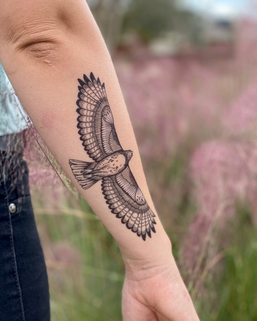 Tatuaje de halcón 84
