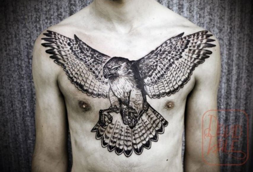 Tatuaje de halcón 92
