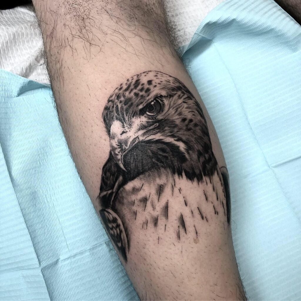 Tatuaje de halcón 95
